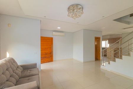 Casa para alugar com 224m², 3 quartos e 2 vagasSala