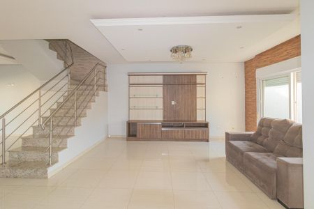 Casa para alugar com 224m², 3 quartos e 2 vagasSala