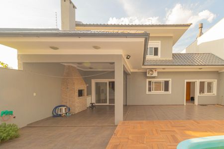 Casa para alugar com 224m², 3 quartos e 2 vagasFachada Posterior