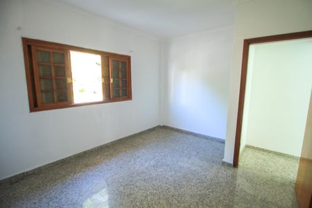 Casa para alugar com 300m², 4 quartos e 4 vagas