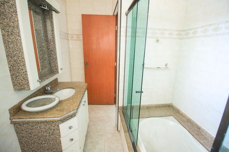 Casa para alugar com 300m², 4 quartos e 4 vagas