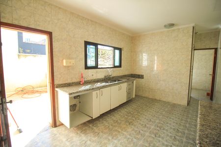Casa para alugar com 300m², 4 quartos e 4 vagas