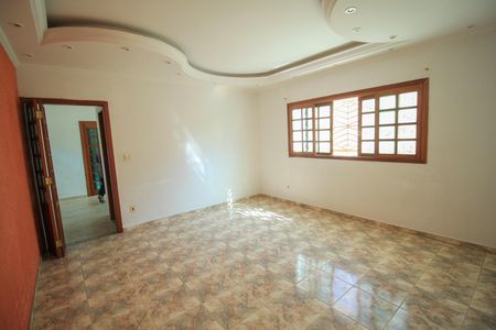 Casa para alugar com 300m², 4 quartos e 4 vagas