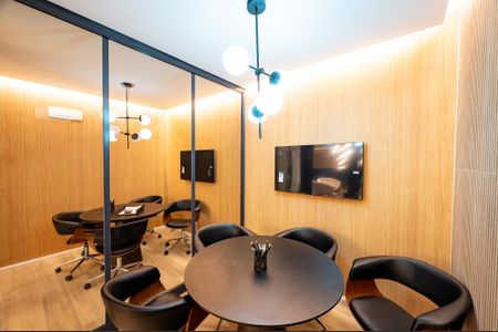 Apartamento à venda com 65m², 2 quartos e 1 vaga Apartamento à venda com 65m², 2 quartos e 1 vagaSala de reunião