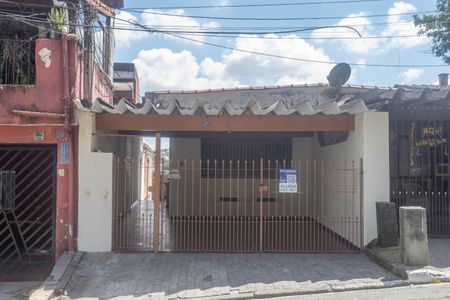 Casa para alugar com 200m², 2 quartos e 2 vagas Casa para alugar com 200m², 2 quartos e 2 vagasFachada