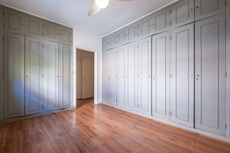 Casa para alugar com 300m², 3 quartos e 3 vagas Casa para alugar com 300m², 3 quartos e 3 vagasSuíte