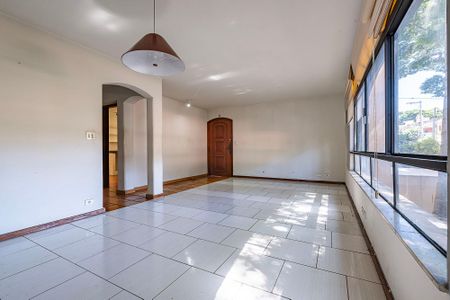 Casa para alugar com 300m², 3 quartos e 3 vagas Casa para alugar com 300m², 3 quartos e 3 vagasSala