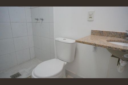 Banheiro suite  de apartamento à venda com 3 quartos, 82m² em Humaitá, Porto Alegre