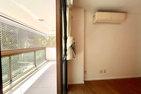 Apartamento para alugar com 107m², 3 quartos e 2 vagas Apartamento para alugar com 107m², 3 quartos e 2 vagasVaranda