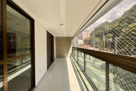 Apartamento para alugar com 107m², 3 quartos e 2 vagas Apartamento para alugar com 107m², 3 quartos e 2 vagasVaranda