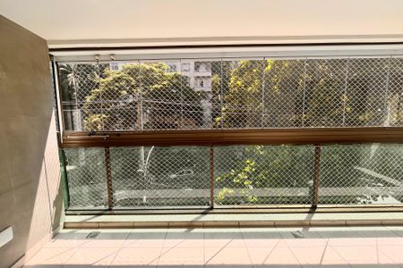 Apartamento para alugar com 107m², 3 quartos e 2 vagas Apartamento para alugar com 107m², 3 quartos e 2 vagasVaranda