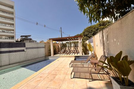 Apartamento para alugar com 107m², 3 quartos e 2 vagas Apartamento para alugar com 107m², 3 quartos e 2 vagasÁrea comum - Piscina