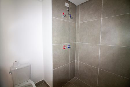 Banheiro de kitnet/studio à venda com 1 quarto, 28m² em Brooklin, São Paulo