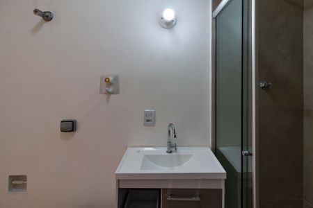 Banheiro de apartamento para alugar com 1 quarto, 40m² em Bom Retiro, São Paulo