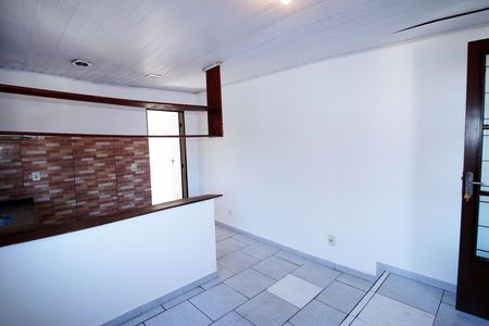 Sala de casa para alugar com 1 quarto, 40m² em Brás de Pina, Rio de Janeiro