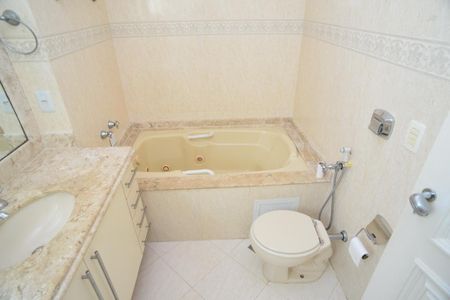 Apartamento para alugar com 380m², 4 quartos e 3 vagas Apartamento para alugar com 380m², 4 quartos e 3 vagasBanheiro Suíte Principal