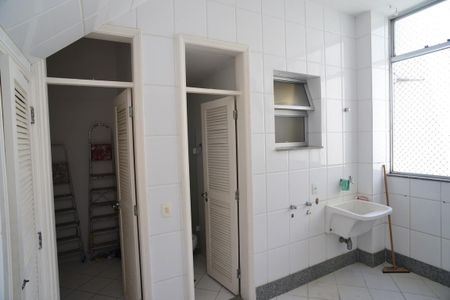 Apartamento para alugar com 380m², 4 quartos e 3 vagas Apartamento para alugar com 380m², 4 quartos e 3 vagasÁrea de Serviço