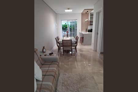 Casa à venda com 200m², 3 quartos e 2 vagas Casa à venda com 200m², 3 quartos e 2 vagasSala de jantar