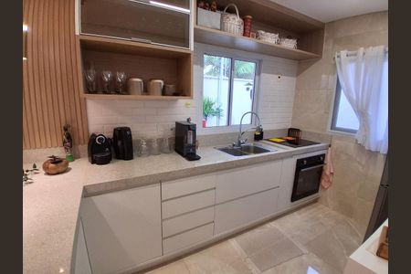 Casa à venda com 200m², 3 quartos e 2 vagas Casa à venda com 200m², 3 quartos e 2 vagasCozinha