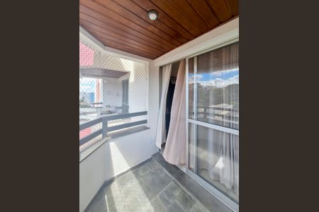 Apartamento à venda com 70m², 3 quartos e 2 vagas Apartamento à venda com 70m², 3 quartos e 2 vagasVaranda