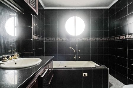 Casa à venda com 400m², 4 quartos e 8 vagasBanheiro da Suíte