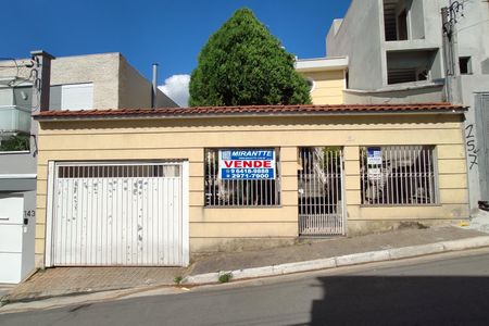 Casa à venda com 400m², 4 quartos e 8 vagasFachada + placa