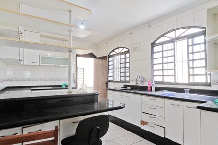 Casa à venda com 400m², 4 quartos e 8 vagasCozinha