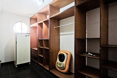 Casa à venda com 400m², 4 quartos e 8 vagasSuíte