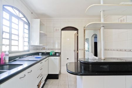 Casa à venda com 400m², 4 quartos e 8 vagasCozinha