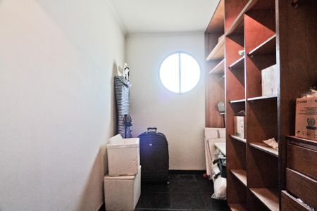 Casa à venda com 400m², 4 quartos e 8 vagasCloset do quarto 2