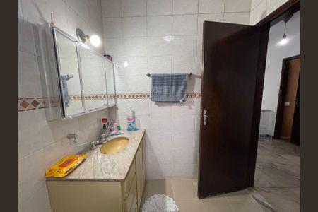 Casa à venda com 190m², 4 quartos e 2 vagas Casa à venda com 190m², 4 quartos e 2 vagasBanheiro 2