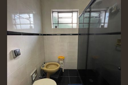 Casa à venda com 190m², 4 quartos e 2 vagas Casa à venda com 190m², 4 quartos e 2 vagasBanheiro 1