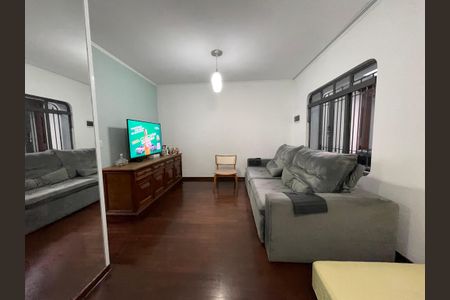 Casa à venda com 190m², 4 quartos e 2 vagas Casa à venda com 190m², 4 quartos e 2 vagasSala