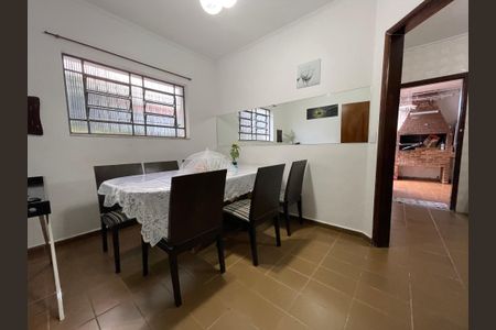 Casa à venda com 190m², 4 quartos e 2 vagas Casa à venda com 190m², 4 quartos e 2 vagasSala de Jantar