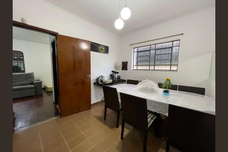 Casa à venda com 190m², 4 quartos e 2 vagas Casa à venda com 190m², 4 quartos e 2 vagasSala de Jantar