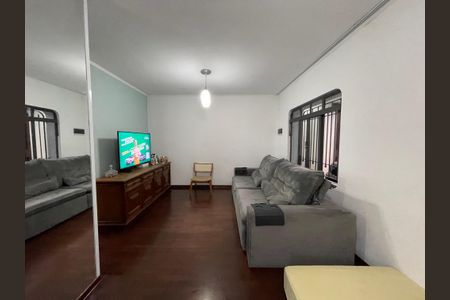 Casa à venda com 190m², 4 quartos e 2 vagas Casa à venda com 190m², 4 quartos e 2 vagasSala