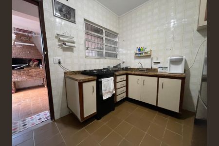 Casa à venda com 190m², 4 quartos e 2 vagas Casa à venda com 190m², 4 quartos e 2 vagasCozinha
