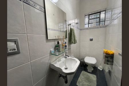 Casa à venda com 190m², 4 quartos e 2 vagas Casa à venda com 190m², 4 quartos e 2 vagasBanheiro 3