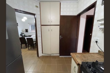 Casa à venda com 190m², 4 quartos e 2 vagas Casa à venda com 190m², 4 quartos e 2 vagasCozinha