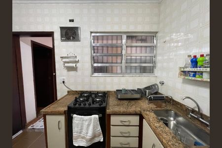 Casa à venda com 190m², 4 quartos e 2 vagas Casa à venda com 190m², 4 quartos e 2 vagasCozinha