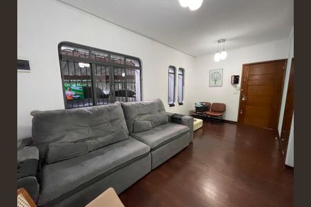 Casa à venda com 190m², 4 quartos e 2 vagas Casa à venda com 190m², 4 quartos e 2 vagasSala