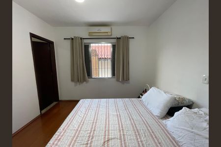 Casa à venda com 190m², 4 quartos e 2 vagas Casa à venda com 190m², 4 quartos e 2 vagasQuarto 1