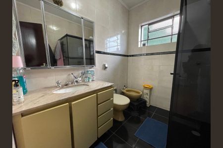 Casa à venda com 190m², 4 quartos e 2 vagas Casa à venda com 190m², 4 quartos e 2 vagasBanheiro 1