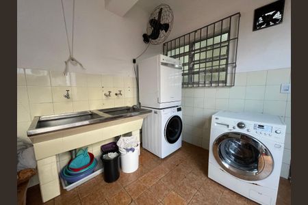 Casa à venda com 190m², 4 quartos e 2 vagas Casa à venda com 190m², 4 quartos e 2 vagasÁrea de Serviço