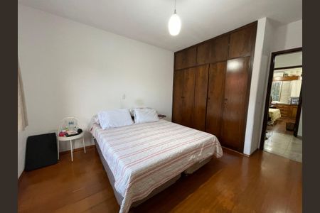 Casa à venda com 190m², 4 quartos e 2 vagas Casa à venda com 190m², 4 quartos e 2 vagasQuarto 1