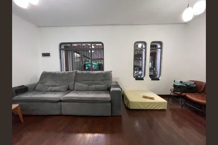 Casa à venda com 190m², 4 quartos e 2 vagas Casa à venda com 190m², 4 quartos e 2 vagasSala