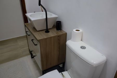 Casa à venda com 115m², 3 quartos e 2 vagas Casa à venda com 115m², 3 quartos e 2 vagasBanheiro