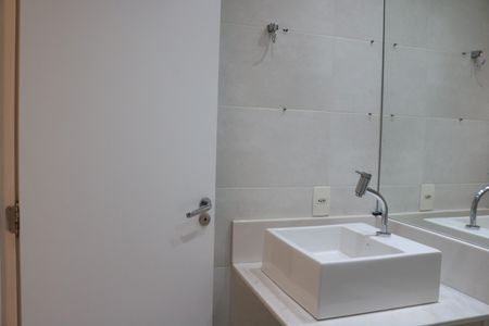 Apartamento à venda com 60m², 2 quartos e 1 vagaBanheiro 1