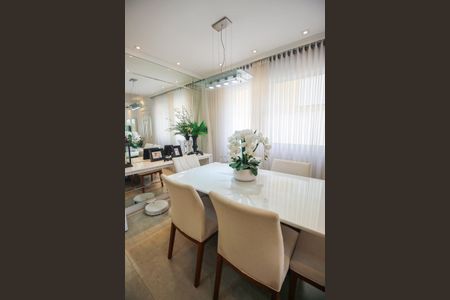 Casa de condomínio à venda com 165m², 3 quartos e 2 vagasSala