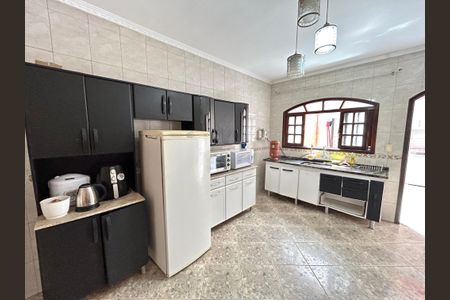 Casa à venda com 299m², 3 quartos e 2 vagas Casa à venda com 299m², 3 quartos e 2 vagasCozinha